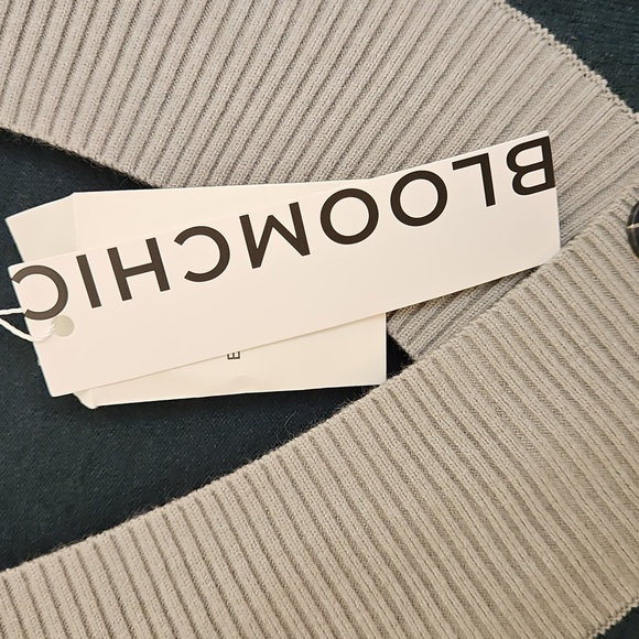 NWT BloomChic v neck two tone sweater sz. 10 or L Plus Size - Picture 4 of 7